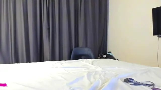 Lesyalisss online show from April 5, 2026, 11:22 pm