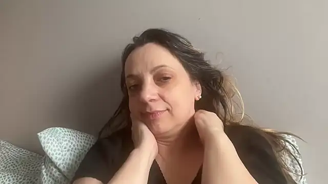 Snapshot of ShyFlameLive chatting on April 29, 2026, 1:04 pm ShyFlameLive online show from April 29, 2026, 1:04 pm