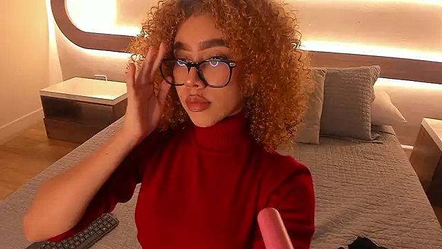 Snapshot of Sienna_brunette chatting on February 8, 2026, 12:25 pm Sienna brunette online show from February 8, 2026, 12:25 pm