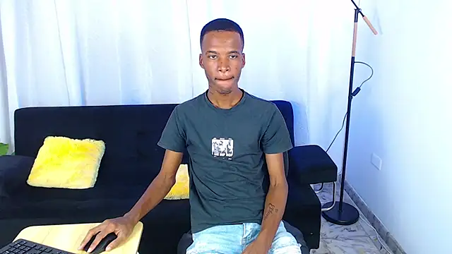 Snapshot of gusy_18 chatting on February 25, 2026, 8:19 pm gusy 18 online show from February 25, 2026, 8:19 pm