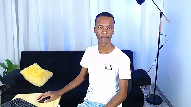 Snapshot of gusy_18 chatting on February 12, 2026, 8:30 pm gusy 18 online show from February 12, 2026, 8:30 pm