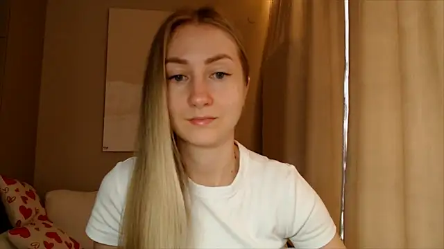 Snapshot of BluueSilk chatting on March 17, 2025, 12:25 pm BluueSilk online show from March 17, 2025, 12:25 pm
