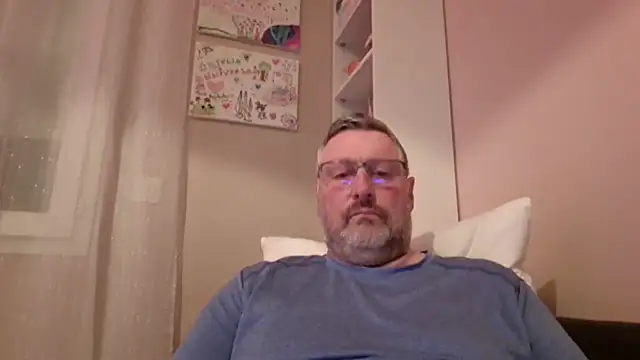 doudou310 online show from March 28, 2026, 3:40 am