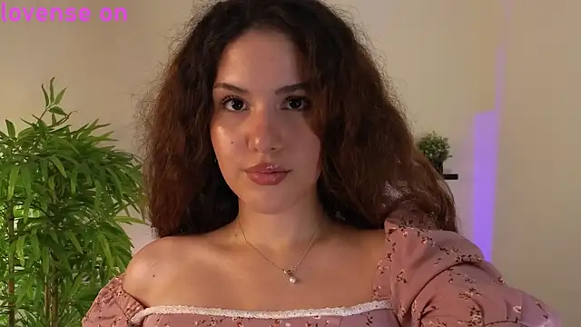 Snapshot of Lili_Torin chatting on June 27, 2026, 10:10 am Lili Torin online show from June 27, 2026, 10:10 am