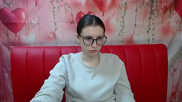 Snapshot of LilianaShine chatting on May 13, 2026, 5:03 am LilianaShine online show from May 13, 2026, 5:03 am