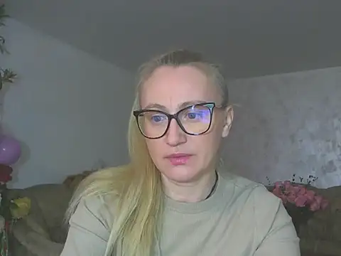 Snapshot of Nataly_Rosy chatting on February 17, 2026, 8:33 am Nataly Rosy online show from February 17, 2026, 8:33 am