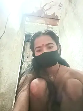 Snapshot of Sunali_Bendre chatting on February 14, 2026, 2:39 pm Sunali Bendre online show from February 14, 2026, 2:39 pm