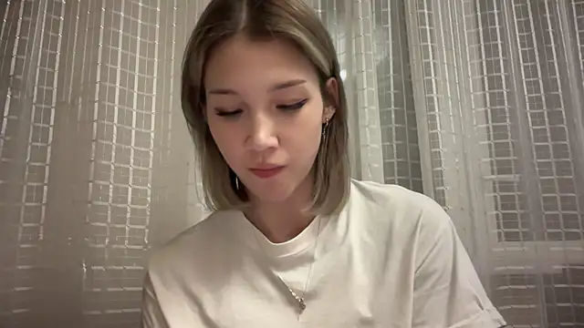 lilXdomiii online show from April 14, 2026, 2:44 pm