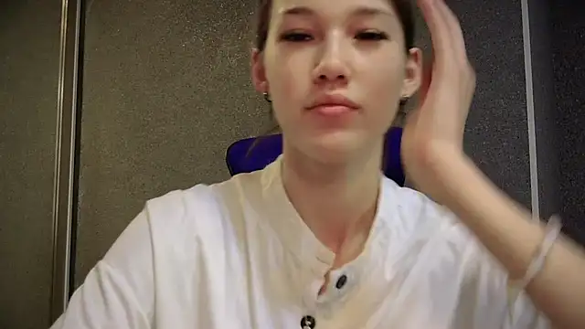 Snapshot of lilXdomiii chatting on May 6, 2026, 9:46 am lilXdomiii online show from May 6, 2026, 9:46 am