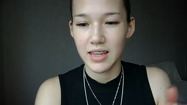 Snapshot of lilXdomiii chatting on May 30, 2026, 12:22 pm lilXdomiii online show from May 30, 2026, 12:22 pm
