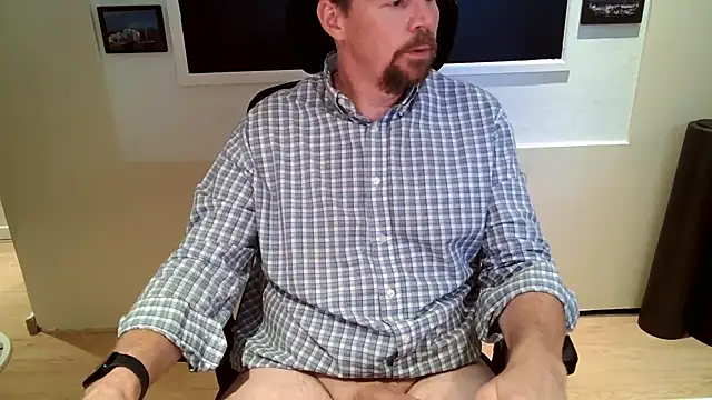 Snapshot of Scotsmanx chatting on July 8, 2026, 7:47 pm Scotsmanx online show from July 8, 2026, 7:47 pm