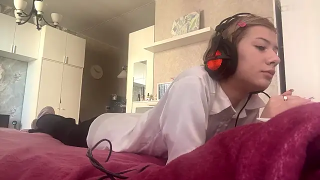 Snapshot of LadyFoxLove chatting on March 2, 2026, 11:50 am LadyFoxLove online show from March 2, 2026, 11:50 am