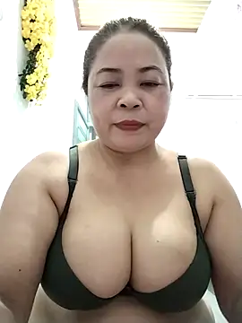 Snapshot of Baby-bigtits2026 chatting on May 9, 2026, 1:47 pm Baby-bigtits2026 online show from May 9, 2026, 1:47 pm