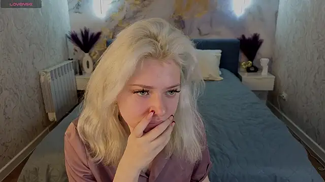 Snapshot of Kate_Krose chatting on February 17, 2026, 1:03 am Kate Krose online show from February 17, 2026, 1:03 am