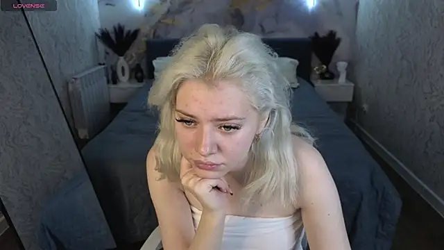 Snapshot of Kate_Krose chatting on February 18, 2026, 1:14 am Kate Krose online show from February 18, 2026, 1:14 am