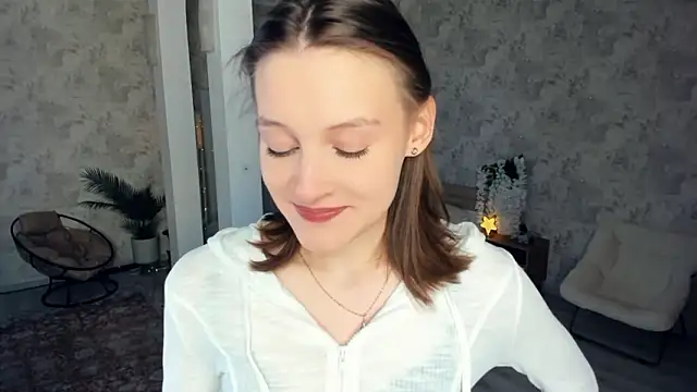 LianneBynon online show from March 21, 2026, 8:15 am