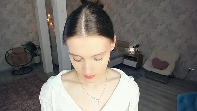 Snapshot of LianneBynon chatting on June 1, 2026, 8:25 am LianneBynon online show from June 1, 2026, 8:25 am