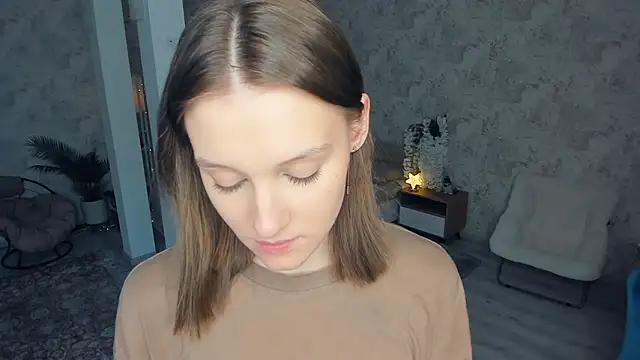 LianneBynon online show from February 19, 2026, 8:44 am