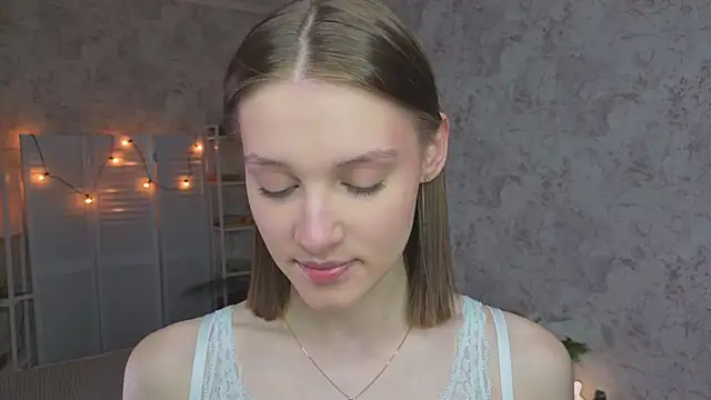 Snapshot of LianneBynon chatting on May 16, 2026, 8:24 am LianneBynon online show from May 16, 2026, 8:24 am