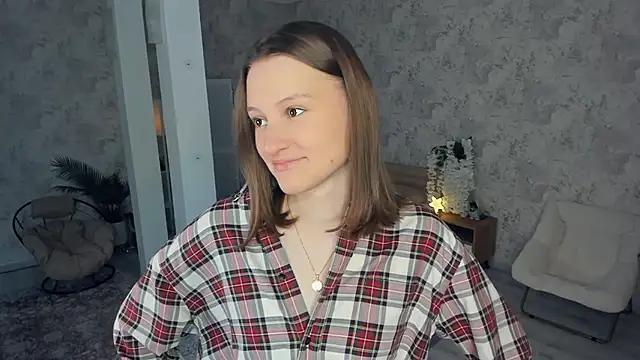 LianneBynon online show from February 21, 2026, 8:27 am