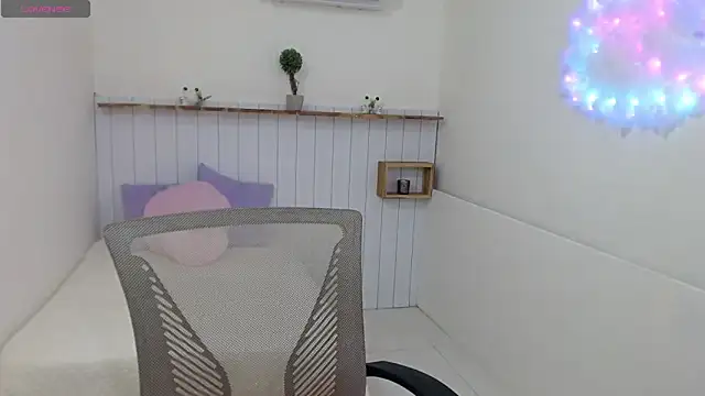 Snapshot of Mona_Mistic chatting on February 15, 2026, 8:08 pm Mona Mistic online show from February 15, 2026, 8:08 pm