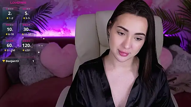 OliviaMoore  online show from March 11, 2026, 2:27 am