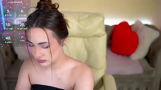 Snapshot of OliviaMoore_ chatting on February 26, 2026, 1:44 pm OliviaMoore online show from February 26, 2026, 1:44 pm