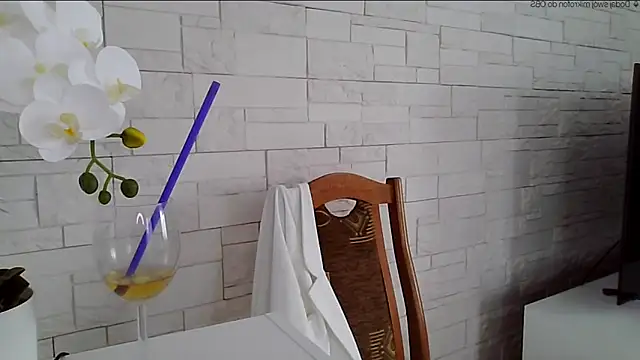 JuliaLovely online show from May 24, 2026, 2:50 pm