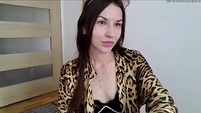 JuliaLovely online show from May 7, 2026, 2:31 pm
