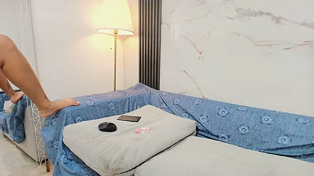 Snapshot of EmmaLebrun chatting on February 12, 2026, 3:50 am EmmaLebrun online show from February 12, 2026, 3:50 am