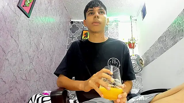 sexyboys cutexx18 online show from February 9, 2026, 10:19 pm