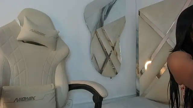 honeyhtx online show from May 17, 2026, 12:27 pm