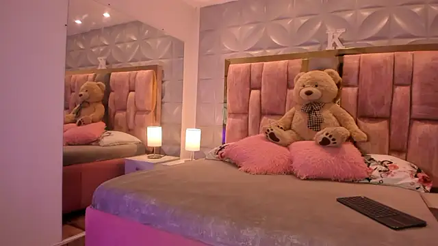 Snapshot of Paris_Velvet chatting on February 11, 2026, 9:58 pm Paris Velvet online show from February 11, 2026, 9:58 pm