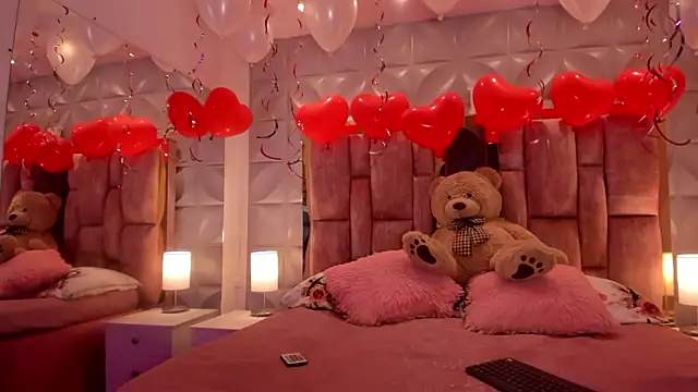 Snapshot of Paris_Velvet chatting on February 21, 2026, 12:01 am Paris Velvet online show from February 21, 2026, 12:01 am