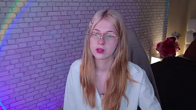 Snapshot of alicedews chatting on February 26, 2026, 1:44 pm alicedews online show from February 26, 2026, 1:44 pm