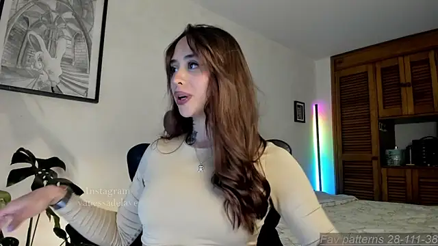 Snapshot of Vanessarte_ chatting on May 17, 2026, 12:54 am Vanessarte online show from May 17, 2026, 12:54 am
