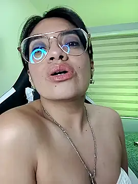 Snapshot of Arany_ chatting on March 4, 2026, 1:02 am Arany online show from March 4, 2026, 1:02 am