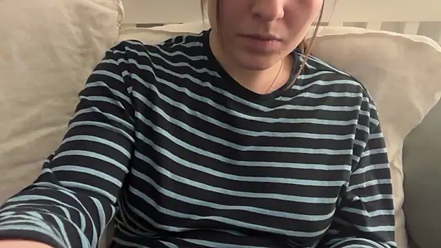 Lucyschickt online show from April 12, 2026, 7:28 pm