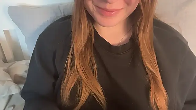Lucyschickt online show from May 14, 2026, 5:10 pm
