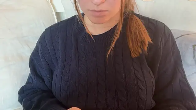 Lucyschickt online show from April 15, 2026, 5:17 pm