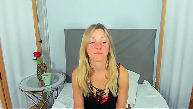 Snapshot of MileyXStar chatting on February 23, 2026, 9:37 pm MileyXStar online show from February 23, 2026, 9:37 pm