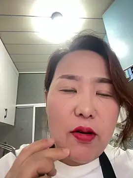 Youyou 12 online show from April 12, 2026, 9:56 am