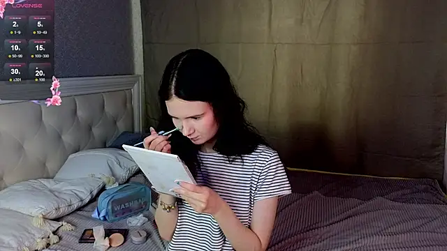 Glow hollow online show from February 21, 2026, 4:14 am