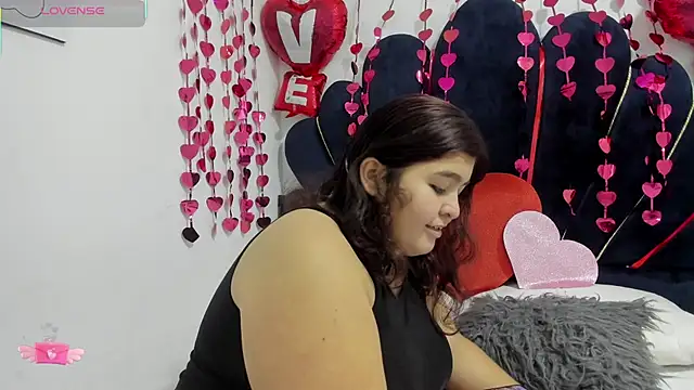 dahlialee online show from February 8, 2026, 1:31 pm