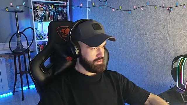 Snapshot of _Mostly_ chatting on February 21, 2026, 4:47 am Mostly online show from February 21, 2026, 4:47 am