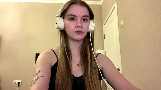 Snapshot of AgnesShy_ chatting on February 20, 2026, 7:54 am AgnesShy online show from February 20, 2026, 7:54 am