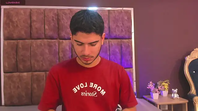 Snapshot of Apolo_Gray chatting on February 19, 2026, 6:21 am Apolo Gray online show from February 19, 2026, 6:21 am