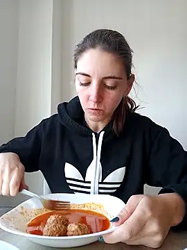 laparejaideal08 online show from March 11, 2026, 4:34 pm