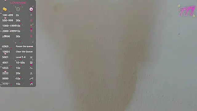 SamanthaHill  online show from May 7, 2026, 8:23 pm