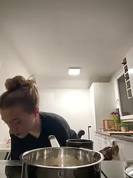 Snapshot of romyxxs chatting on February 1, 2026, 5:11 pm romyxxs online show from February 1, 2026, 5:11 pm